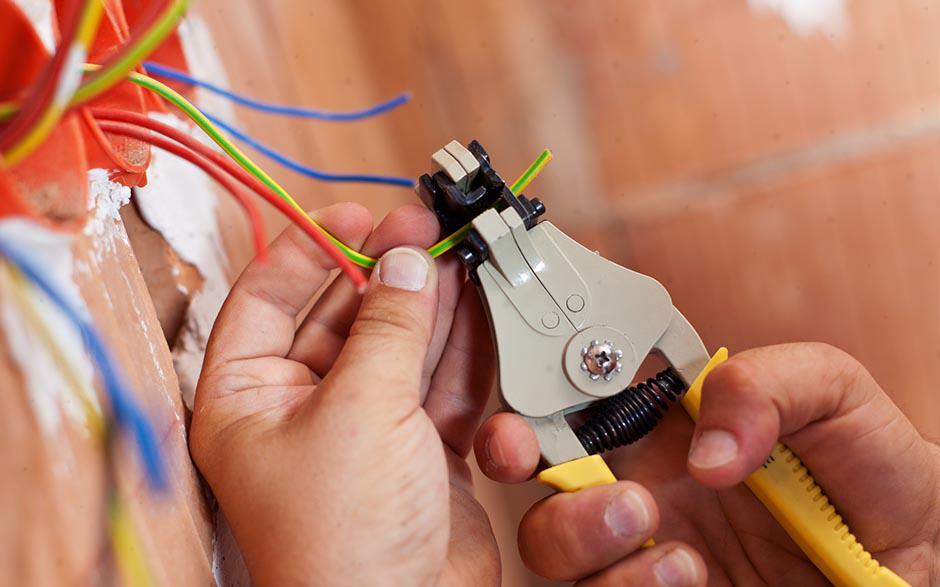 cherche électricien pas cher Évry
